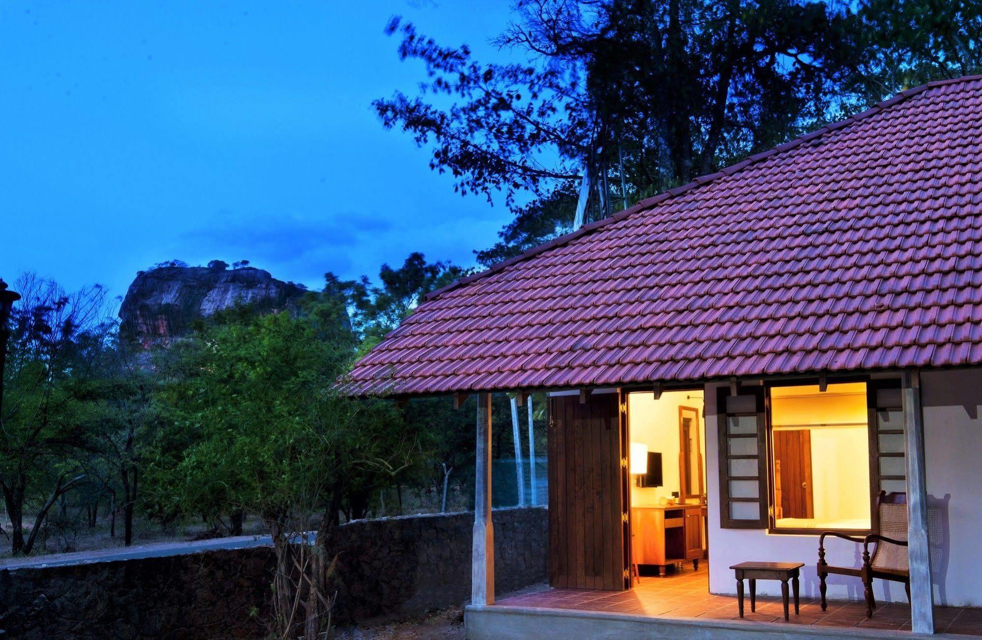 Hotel Ekho Sigiriya Exterior foto